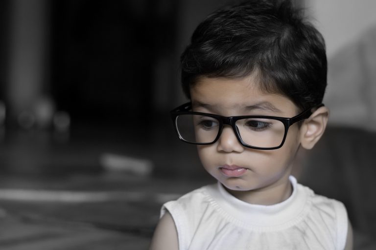 Czym powinny odznaczać się dobre okulary dla dzieci?